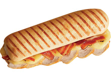 Laden Sie das Bild in den Galerie-Viewer, Panini English Club mit Hähnchenbrust, Gouda und Bacon 150g (MHD: 20 Tage)
